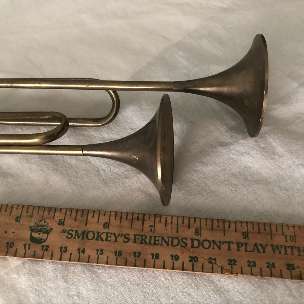 vtg pair of solid brass trumpet candel holders made in taiwan - Picture 3 of 5